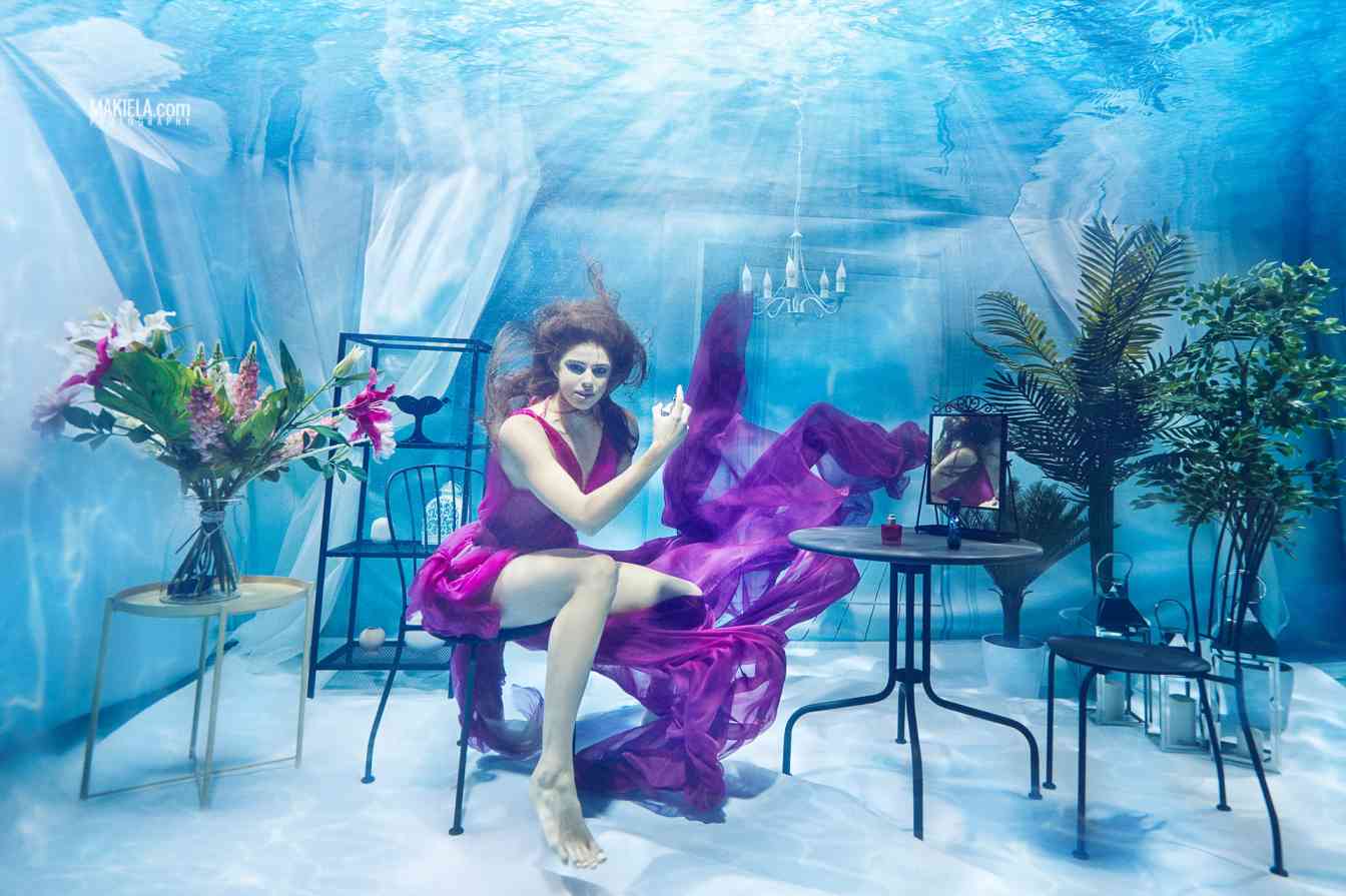 Underwater fashion photography: Fashion Below the Waterline